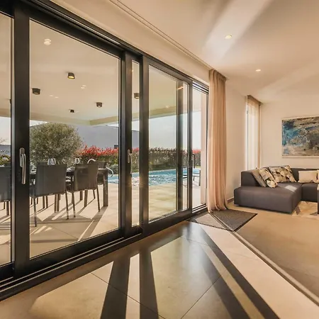 Roko By Awaytocroatia * Kaštelir